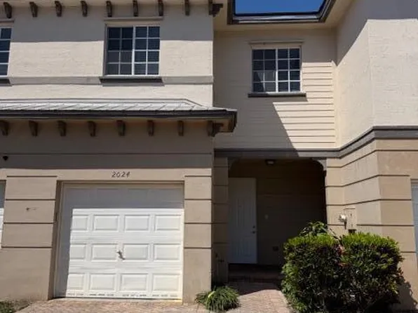 2024 Freeport Ln, Riviera Beach, FL 33404