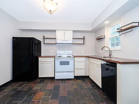 5th image of 1420 Francis Ave #A