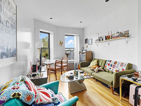 2nd image of 496 Macdonough St #3