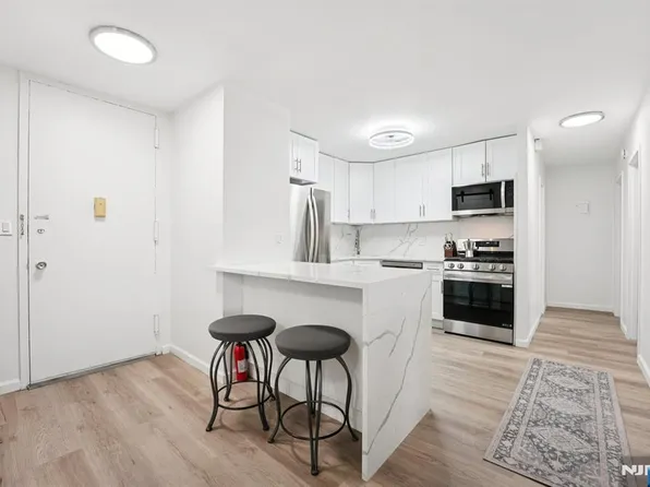 555 North Ave APT 22D, Fort Lee, NJ 07024