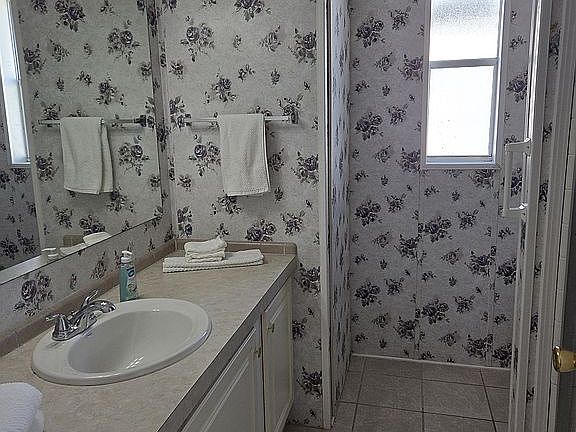 4th image of 58 Hyacinth St
