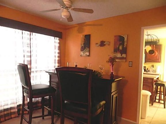 3rd image of 2824 Windsor Dr
