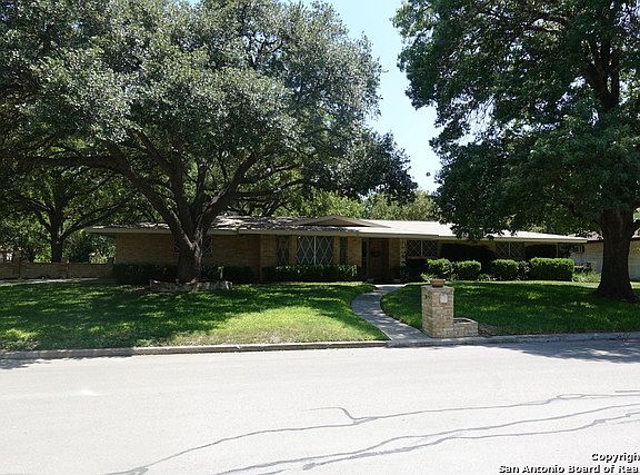 3rd image of 305 Driftwind Dr