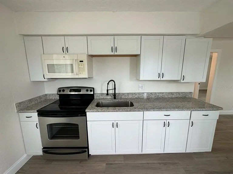 1110 16th St S #B — Photo 4