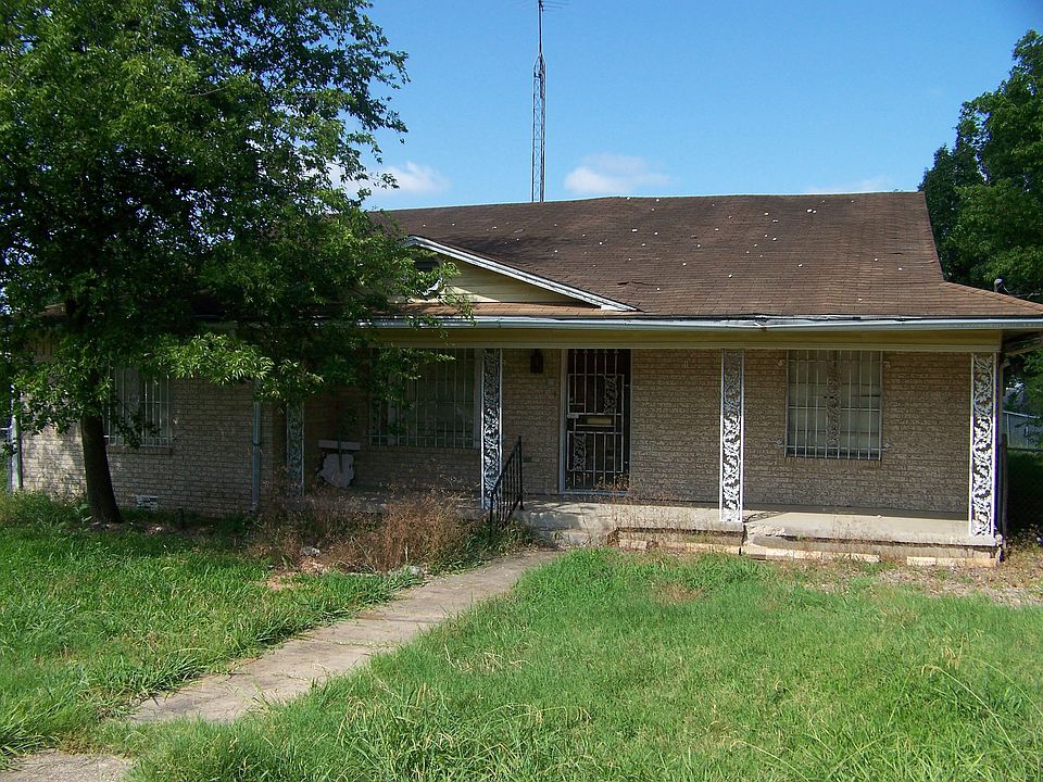 1st image of 301 N Falls St