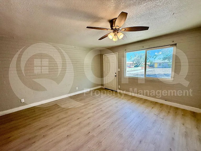6044 N 21st Ave #2 — Photo 5