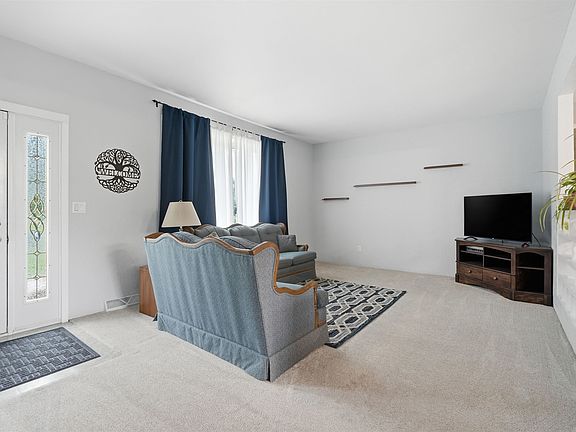 4th image of 5697 Sunset Dr