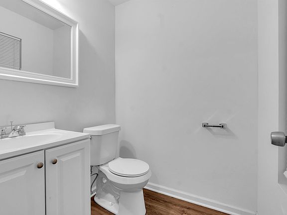 3rd image of 3021 Chelsea Ave