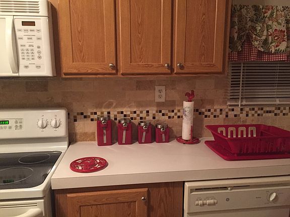 4th image of 301 River Point Dr