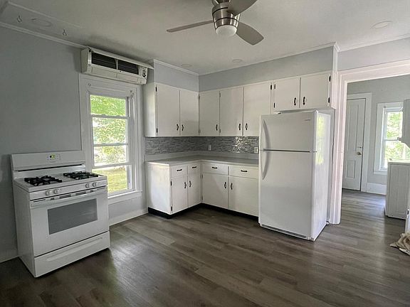 2nd image of 18 Bank St #1