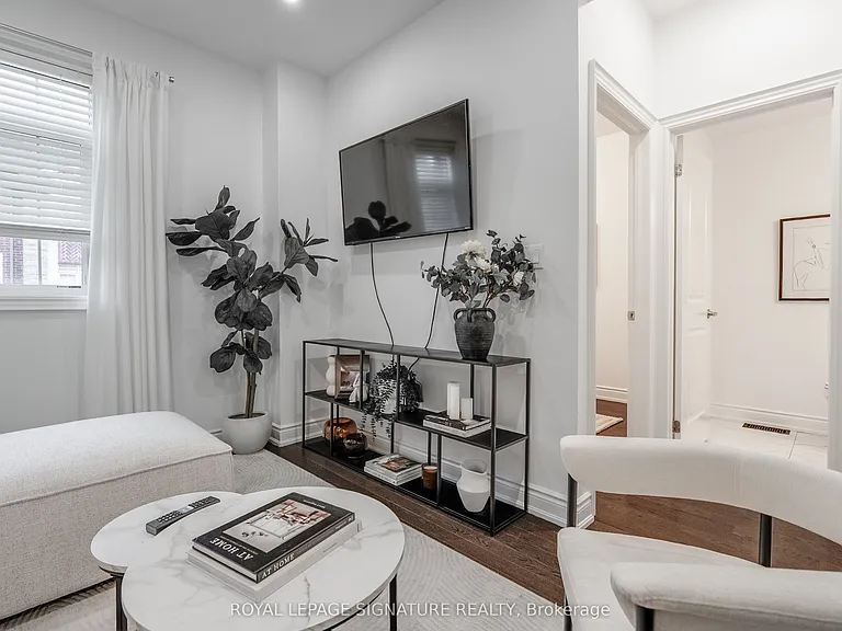 14 Queen Mary Ct — Photo 9