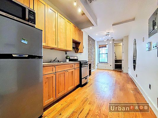 5th image of 885 Saint Johns Pl #10E