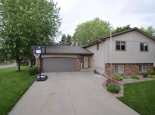 401 Suncrest Dr, Avon, MN 56310