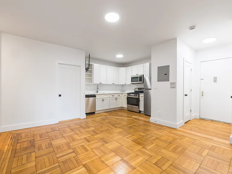 624 W 176th St #38 — Photo 3