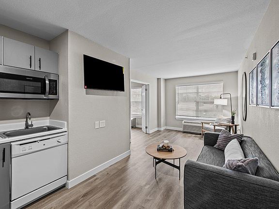 3rd image of 2700 Gracy Farms Ln #218