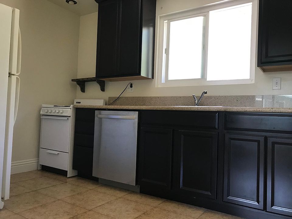 2nd image of 16411 W Sunset Blvd #9