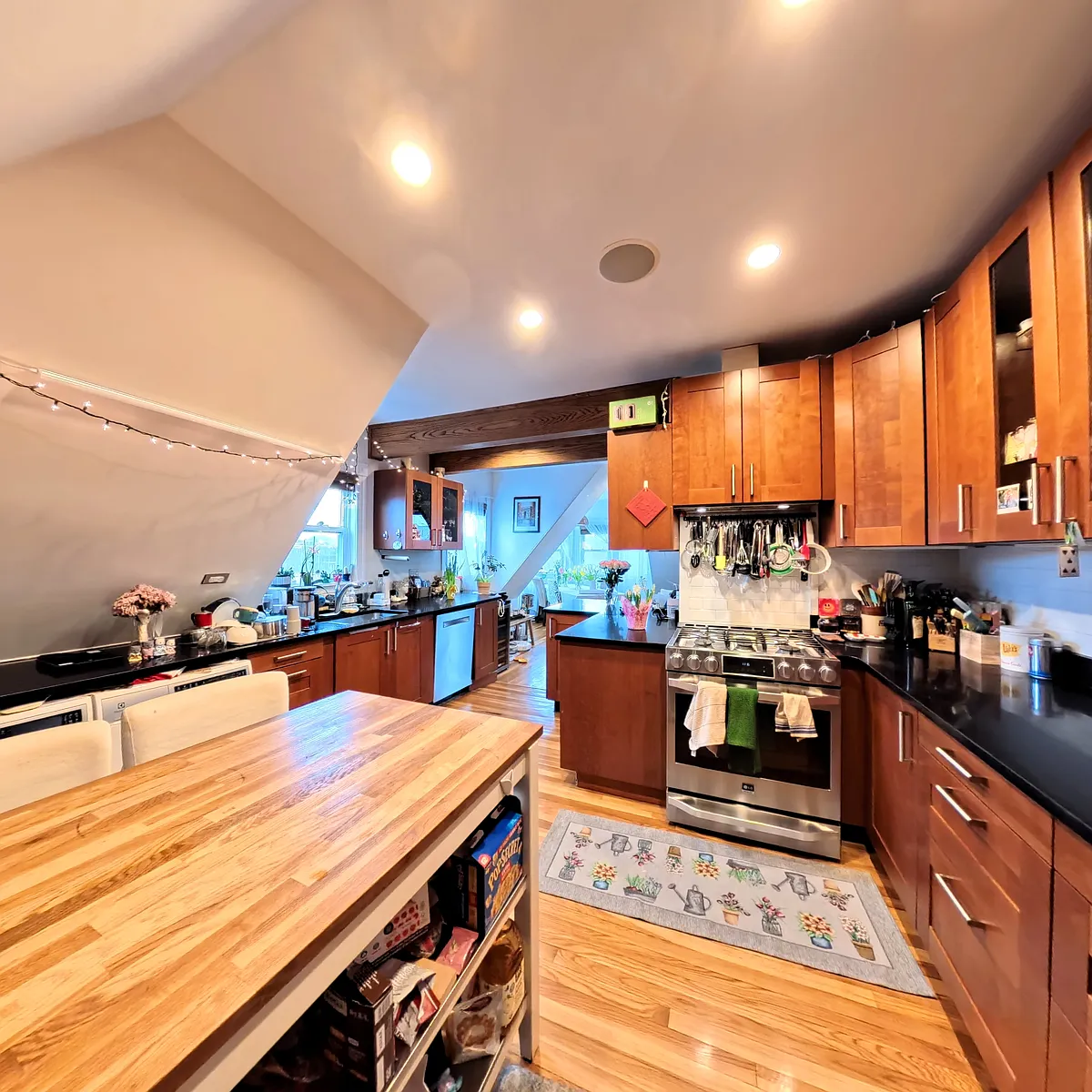 Building Photo - 185 Davis Ave #8