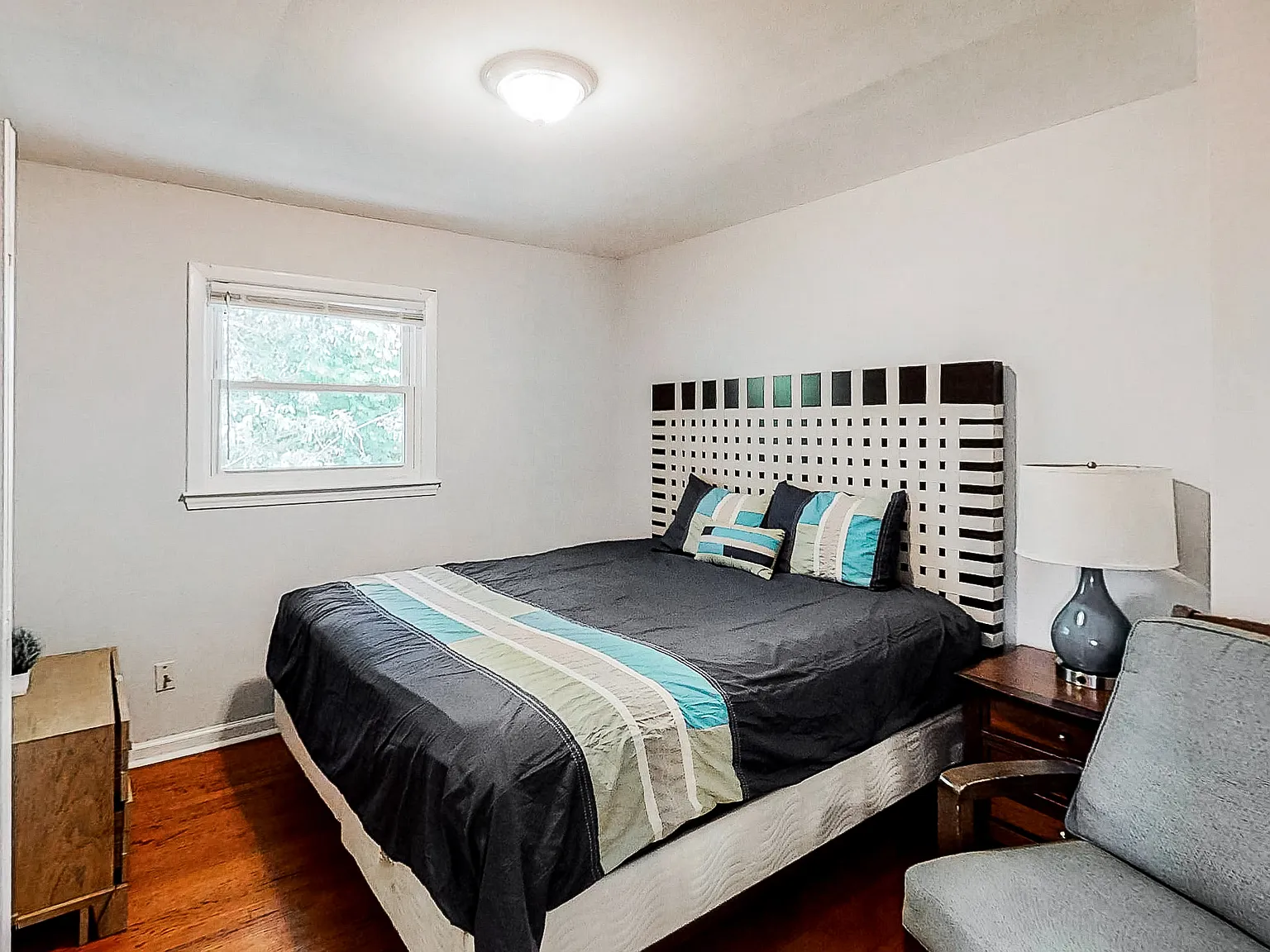 4 bed, 2.0 bath, 1875 sqft, $724 — Photo 1