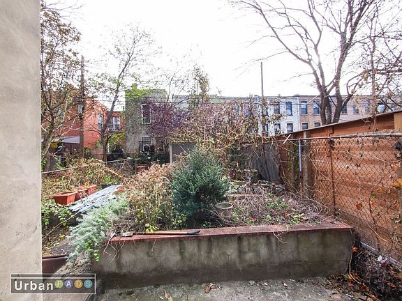 3rd image of 120A Bainbridge St #Garden