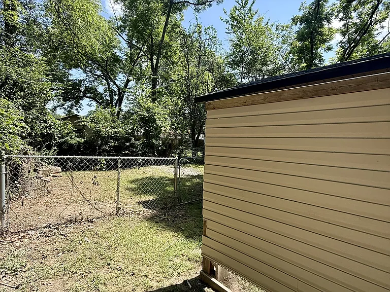 1015 W Ashley St — Photo 13