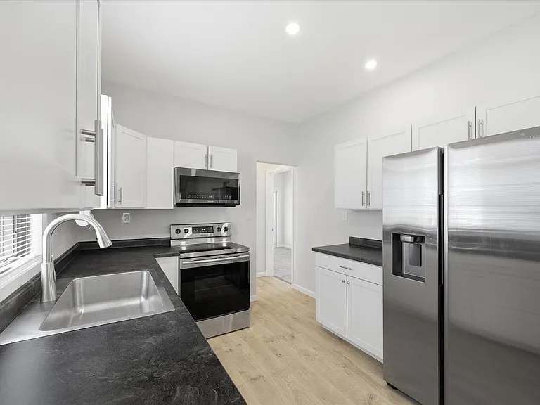 1444 Primrose Ave — Photo 8