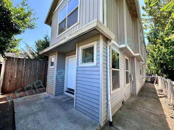11929 SE Pine St, Portland, OR 97216