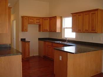 5th image of 176 Beaumont Ct