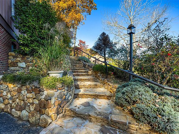 5th image of 1326 Valmont Dr