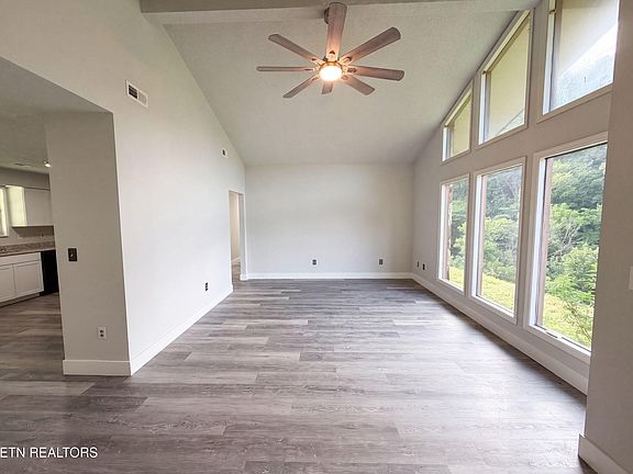 3rd image of 1430 Hawk Ln