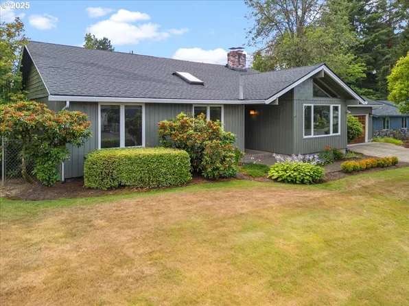 706 NW Queens Ct, Hillsboro, OR 97124