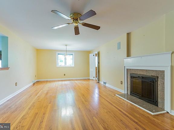 2nd image of 25 Cobblestone Dr