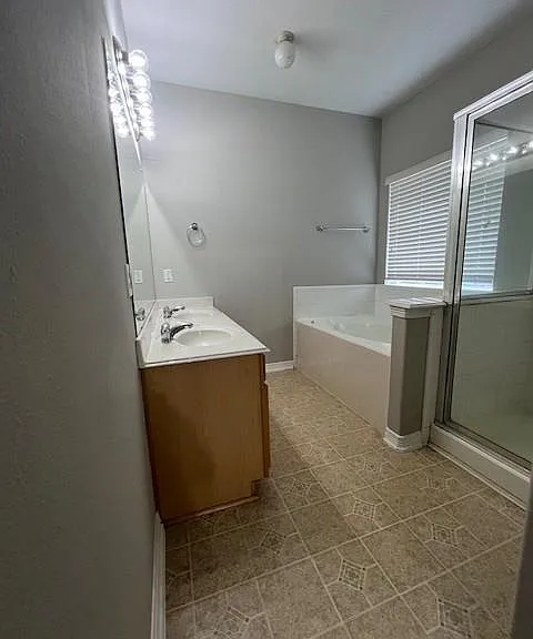 9219 Hidden Lake Cir E — Photo 8