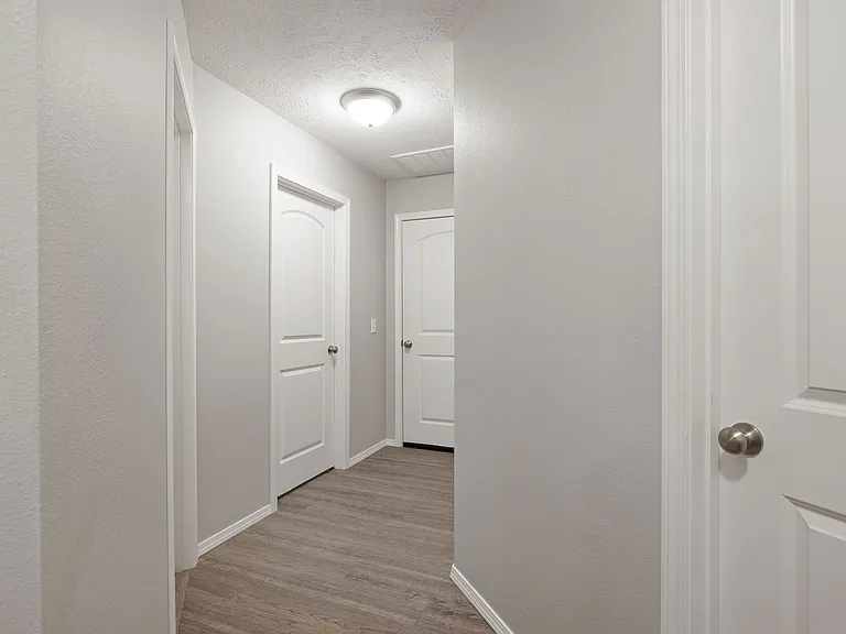 552 W Danielle St — Photo 11