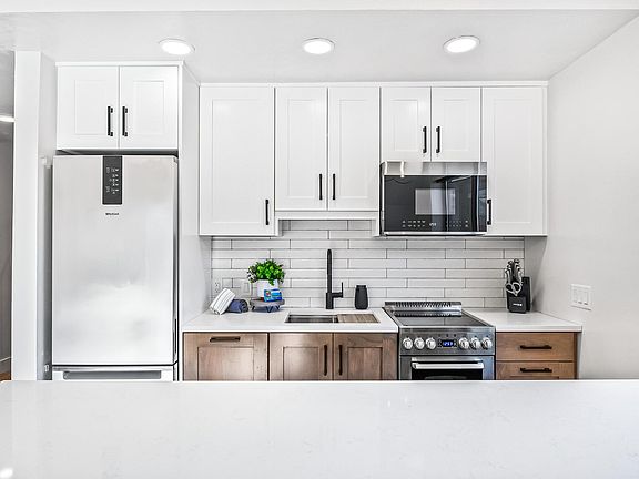 4th image of 1385 Lowell Ave #310