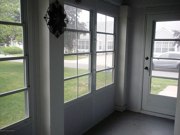5th image of 1096B Canterbury Dr