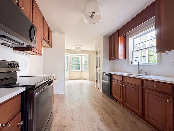 2nd image of 105 Gentle Rio Ct