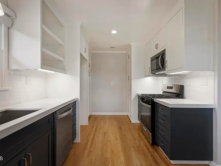 420 Violet Ave — Photo 10