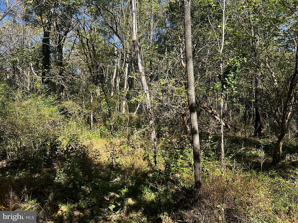 1st image of 418 Mountain Rd