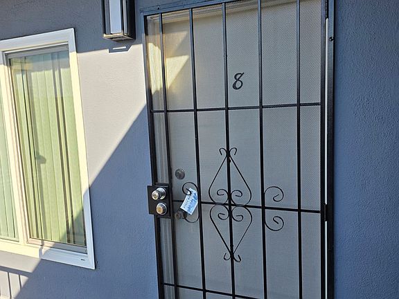 5th image of 217 W Wilson Ave APT 8