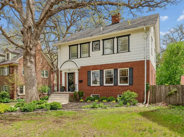 525 Waterbury Cir, Des Moines, IA 50312