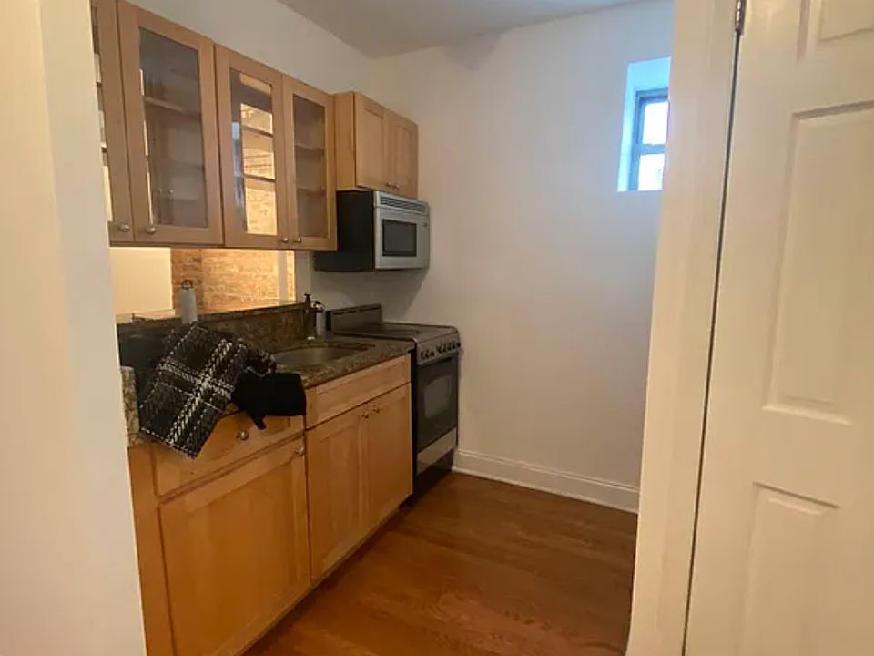 2nd image of 237 W 10th St APT 6
