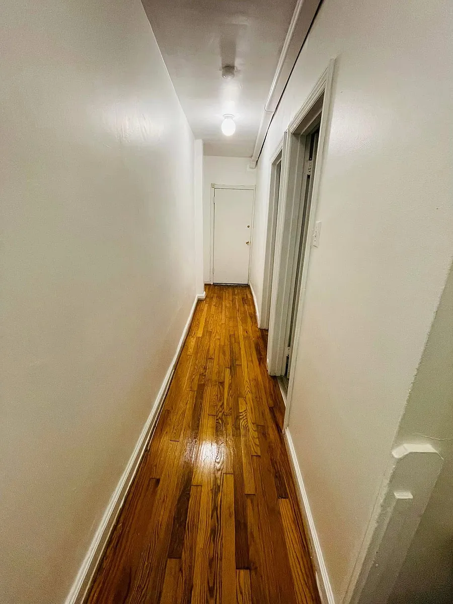 Building Photo - 1742 W 6th St #2