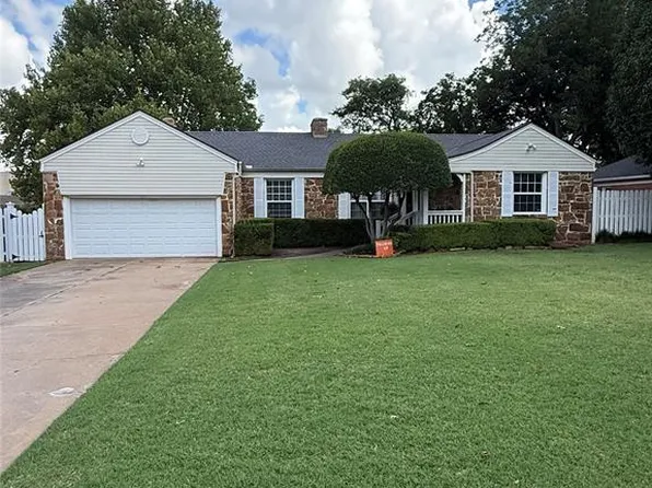 1827 Coventry Ln, Nichols Hills, OK 73120