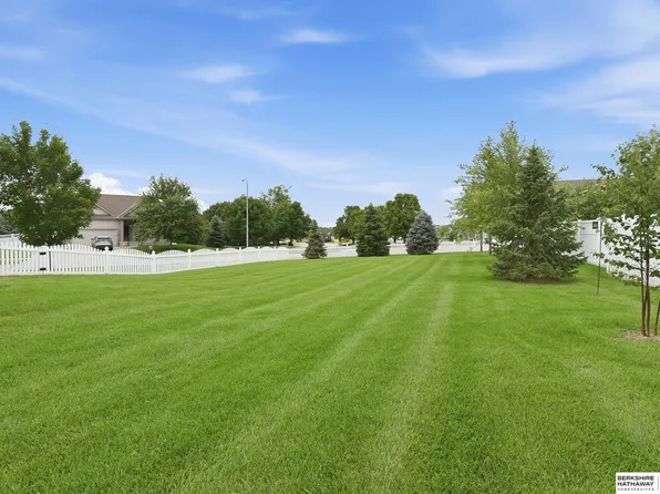 8808 N 156th Ave, Bennington, NE 68007