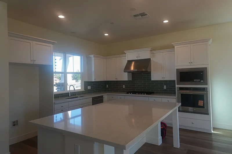 4 bed, 2.5 bath, 3000 sqft, $1,600 — Photo 4