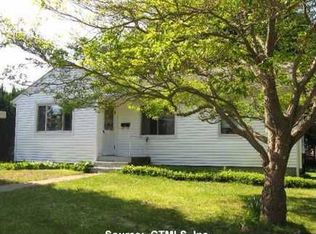 29 Howard St, Old Saybrook, CT 06475