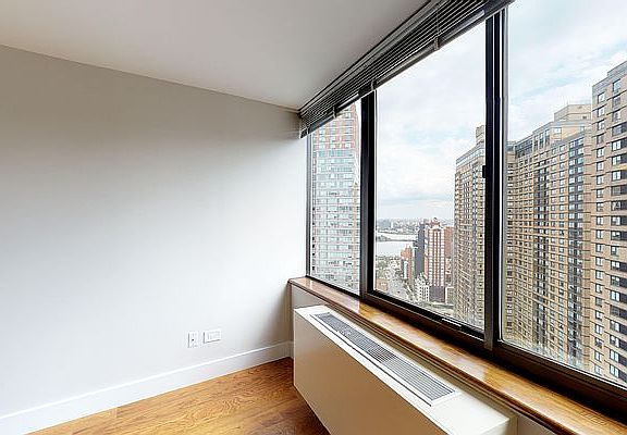 3rd image of 175 E 96th St APT 8F