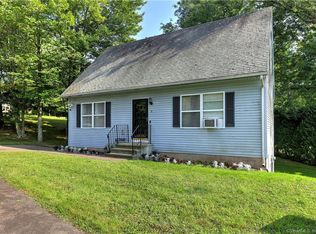 8 Ridge Pl, East Haven, CT 06512