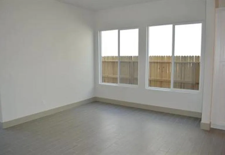 2430 Bastidas Dr — Photo 18