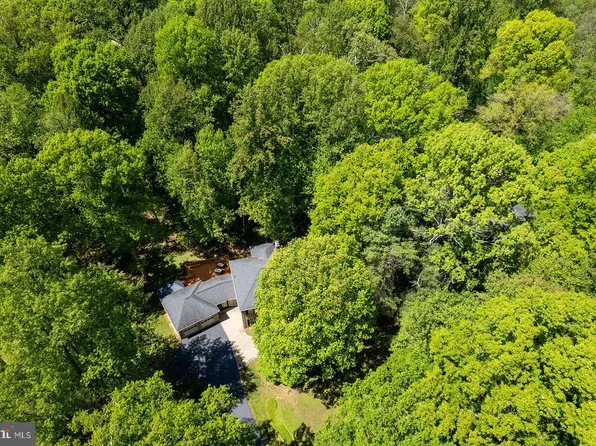 11732 Stuart Mill Rd, Oakton, VA 22124